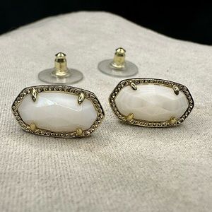NWOT Kendra Scott Ellie Gold Stud Earrings in White Pearl